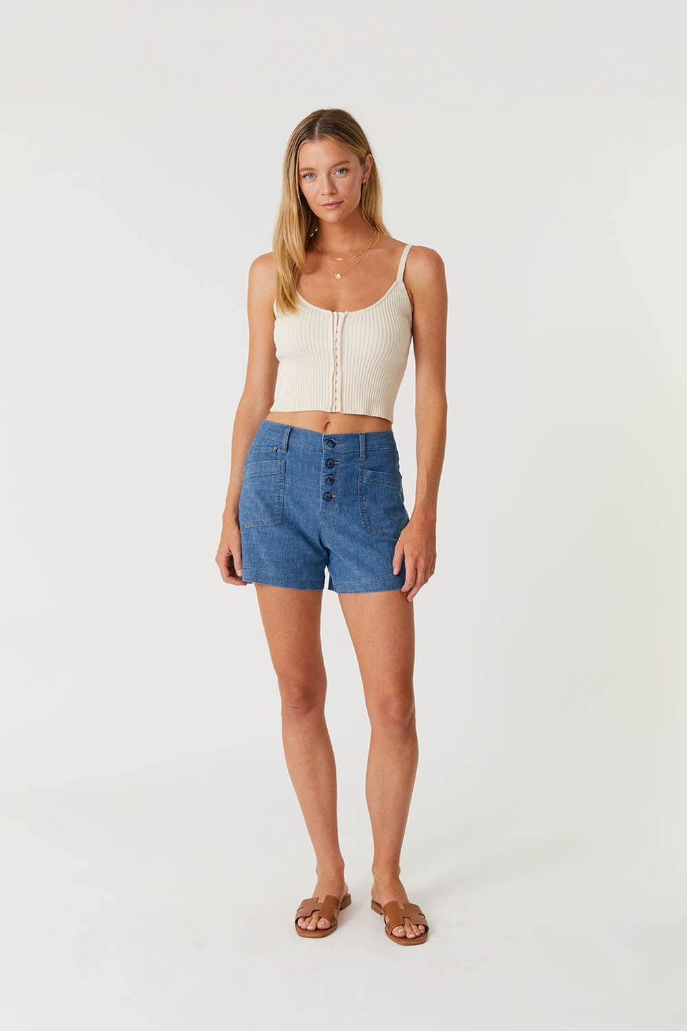 Sophia Exposed ButtonShort