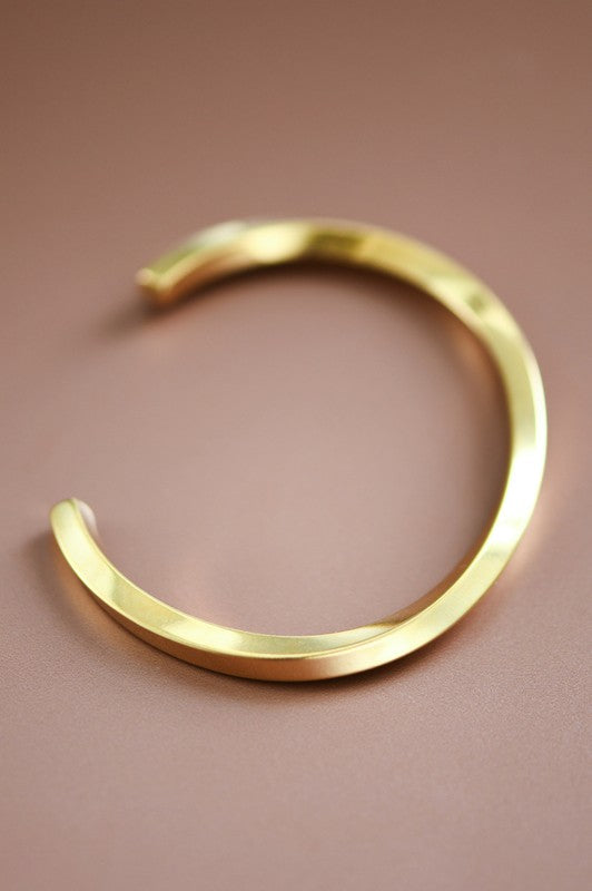 Gracie Twisted Cuff