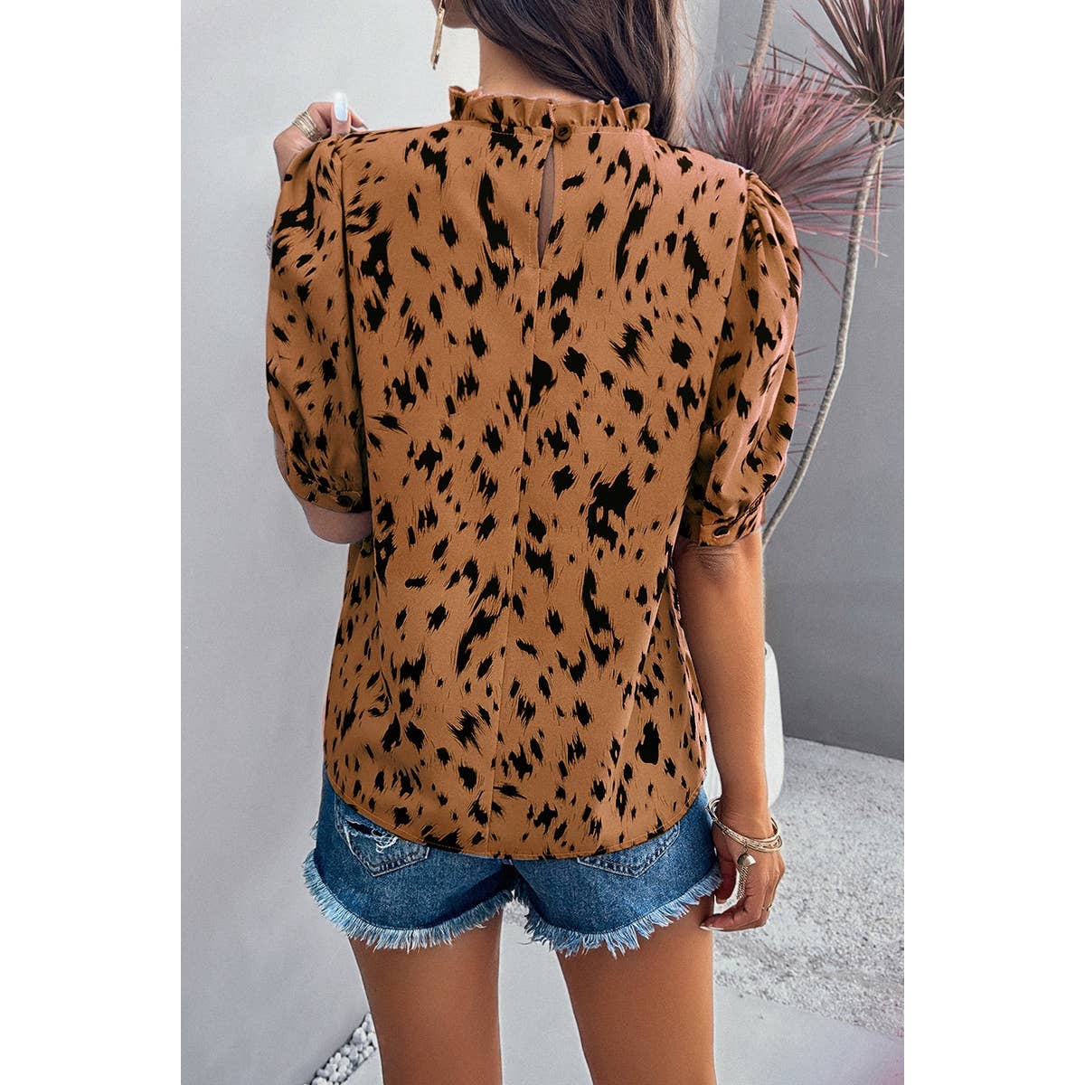 Leo Print Puff Sleeve  *ships Monday